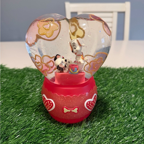 Disney Other - 101 Dalmatians Valentine's Heart Globe Wind Up Music Works